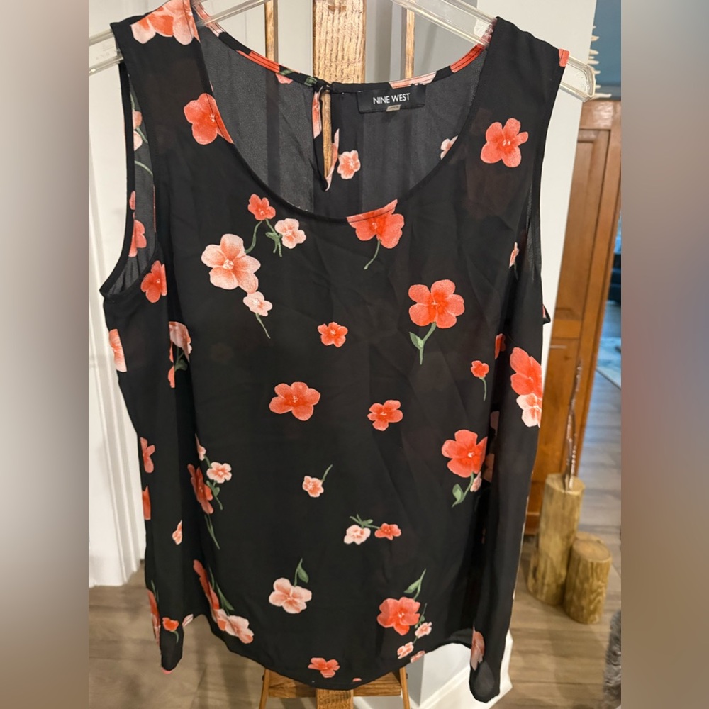 Nine West size large shell